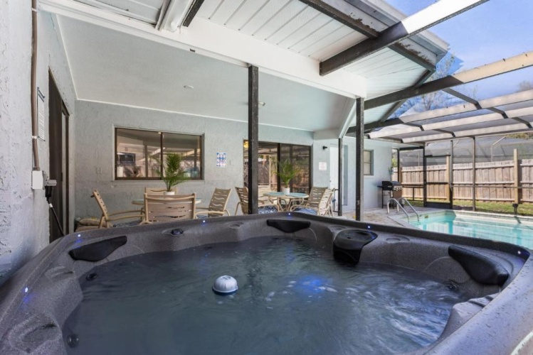 5 Bedrooms Cottage
