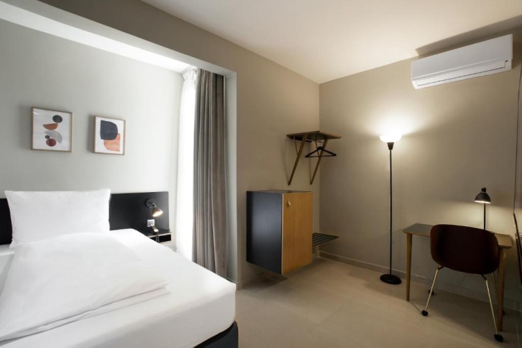 Economy room