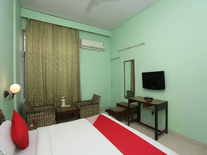 OYO 33385 Hotel Mandakini