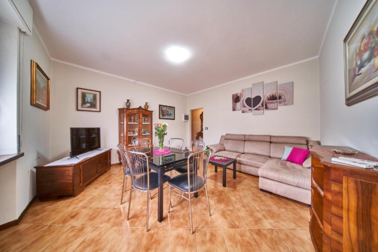 3 Bedrooms Apartment