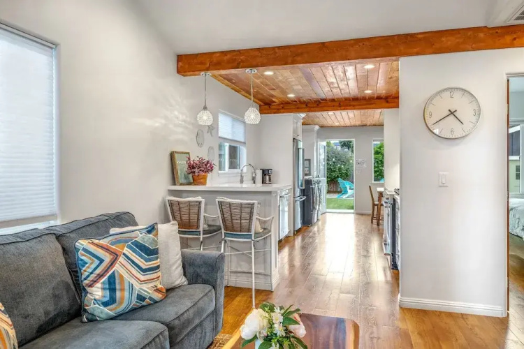 Charming 2 BDR Seaside Cottage 5 Min to Beach!