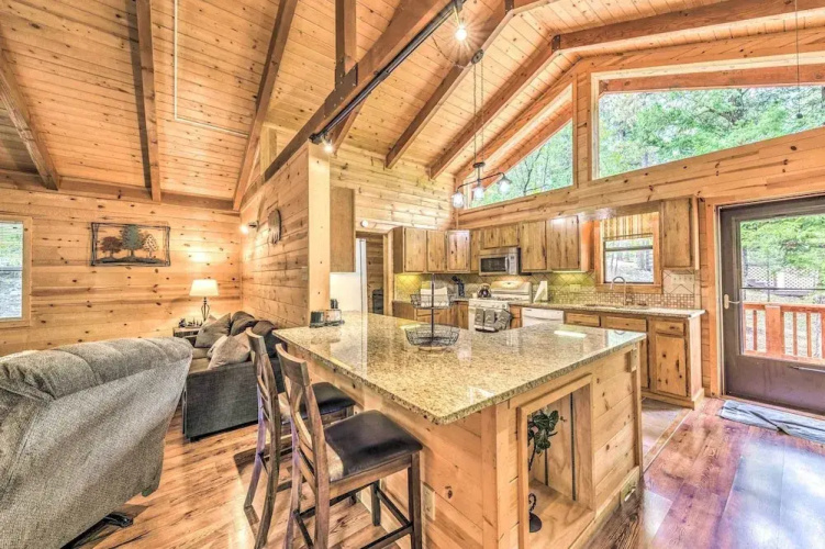 Updated Ruidoso Cabin w/ Spacious Deck & View
