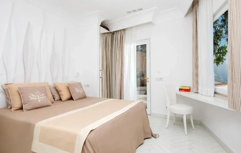 Classic Double room with balcony and with sea view