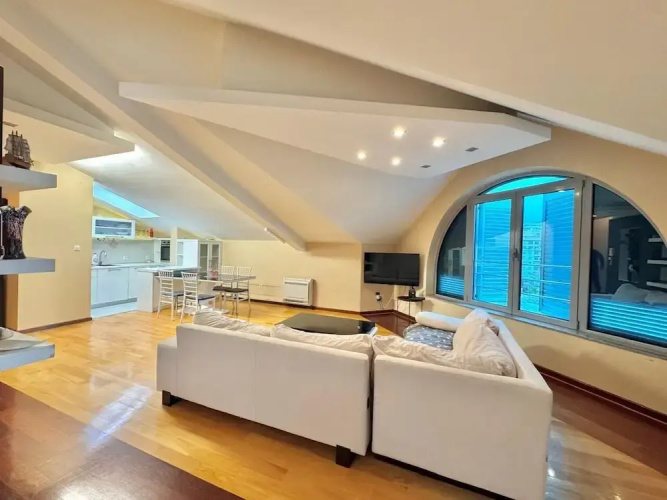 Rooftop Elegance Suite