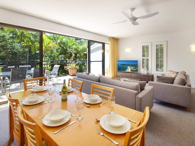 2 Bedrooms Apartment with balcony and with garden view