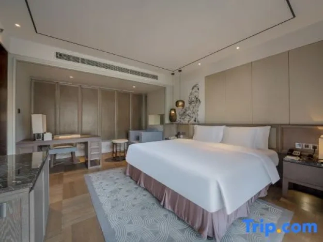 Suite with garden view