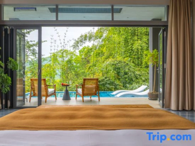 Deluxe Double Suite with pool view