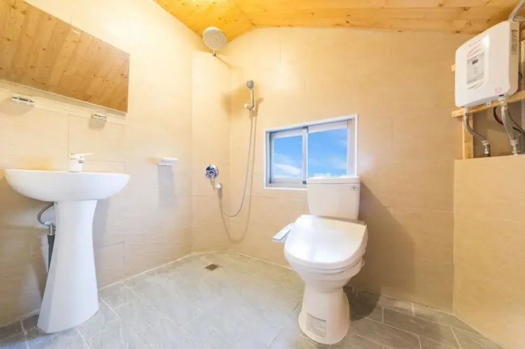 Red Crown Jacana B&B
