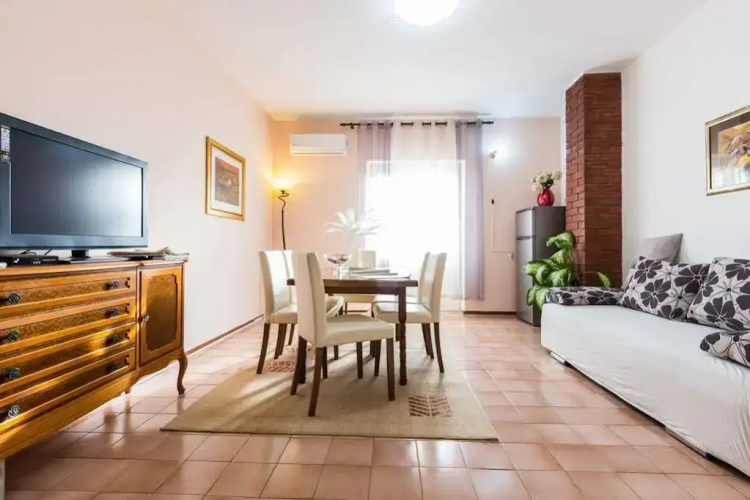 Apartments & Rooms Hosana