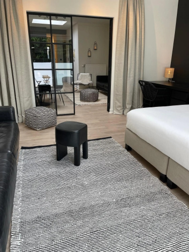 Unique luxury apartment with cosy garden!