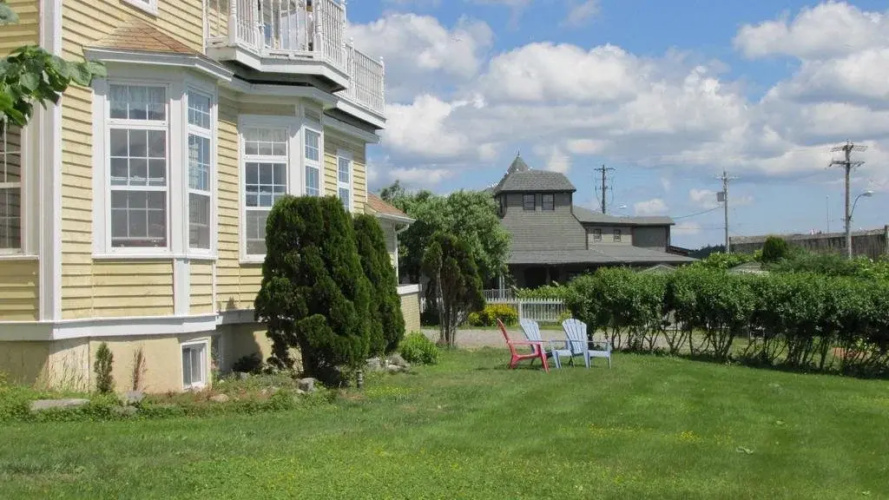 Louisbourg Harbour Inn