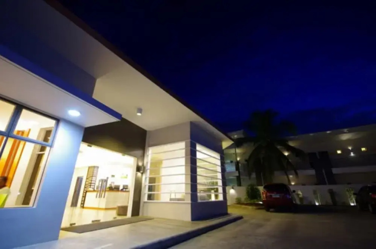 Yhotel