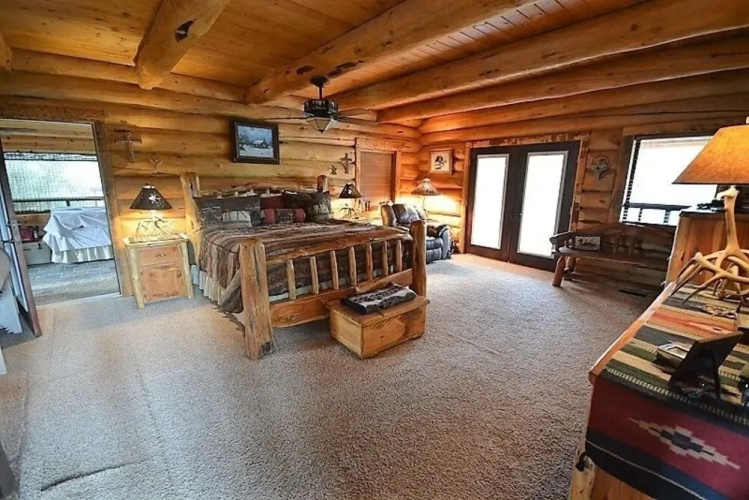 High Lonesome - Three Bedroom Cabin