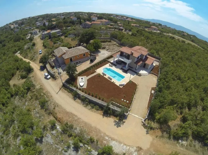 4 Bedrooms Cottage