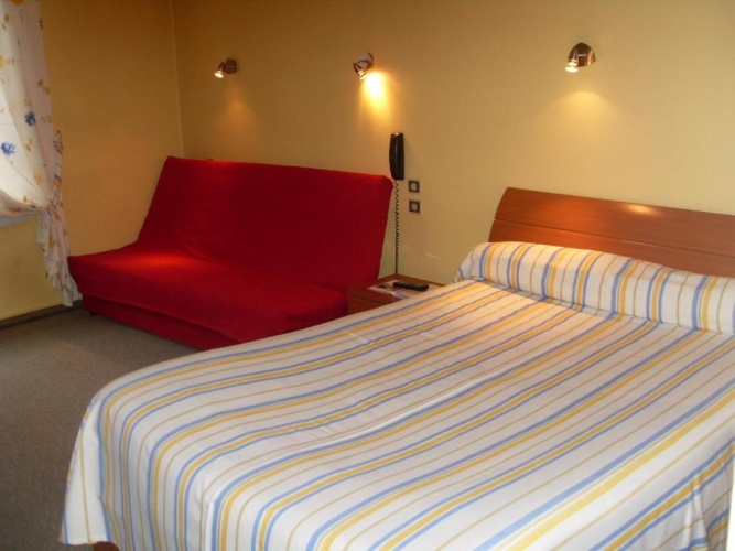 Standard Triple room