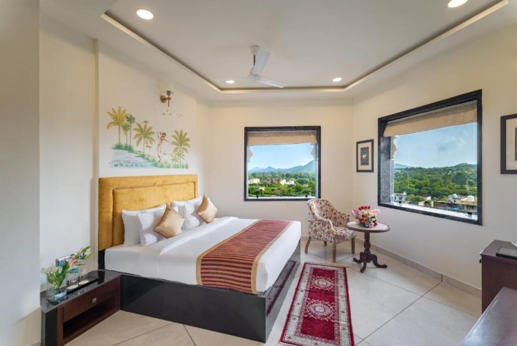 Standard room with mountain view
