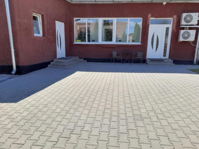 3 Bedrooms Apartment