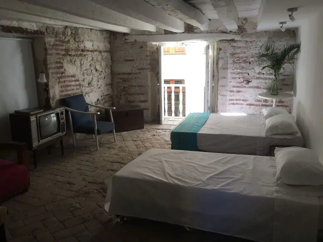 Be Lounge Hostel