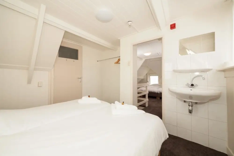 Standard Twin room with balcony