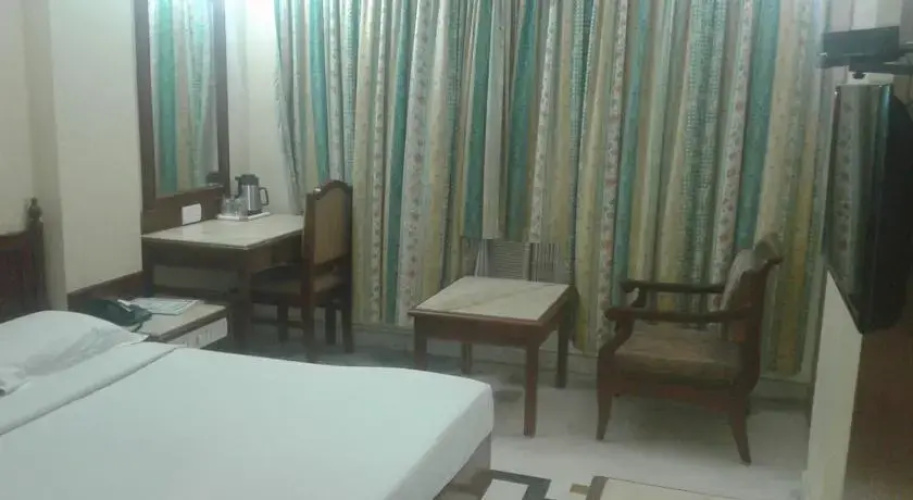 Hotel Aavanaa Inn