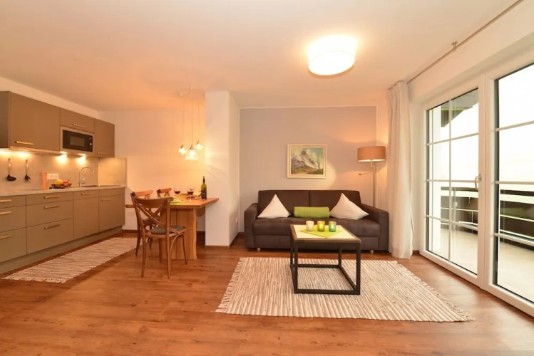 1 Bedroom Standard Family room with mountain view