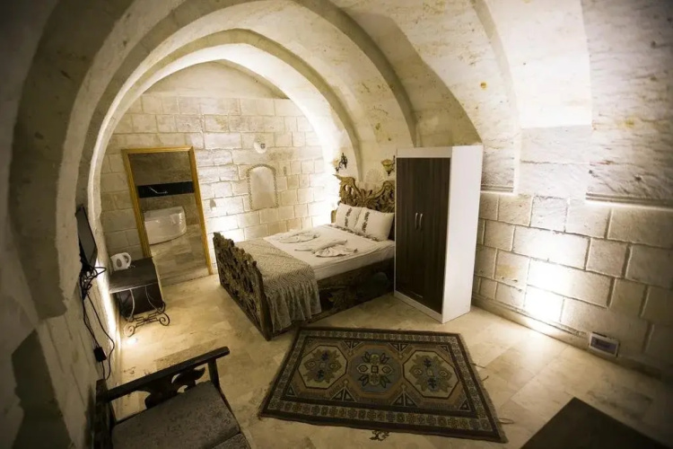 Spelunca Cave Hotel