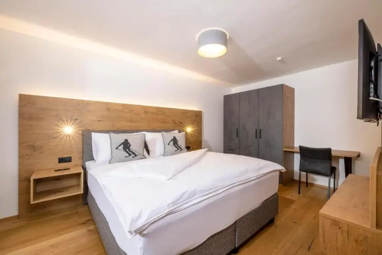 2 Bedrooms Apartment