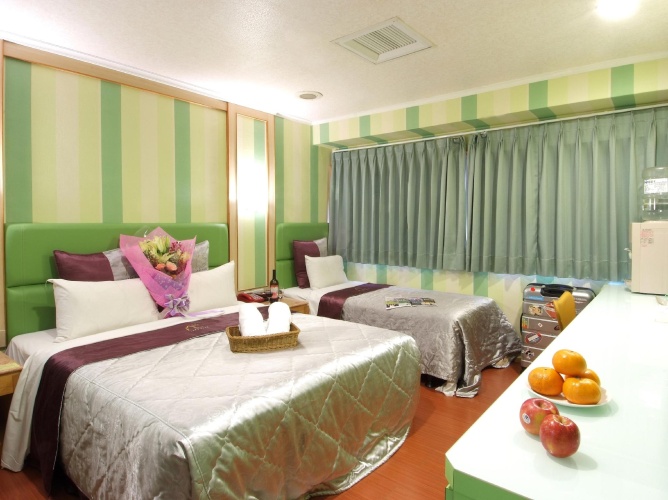 Standard Triple room