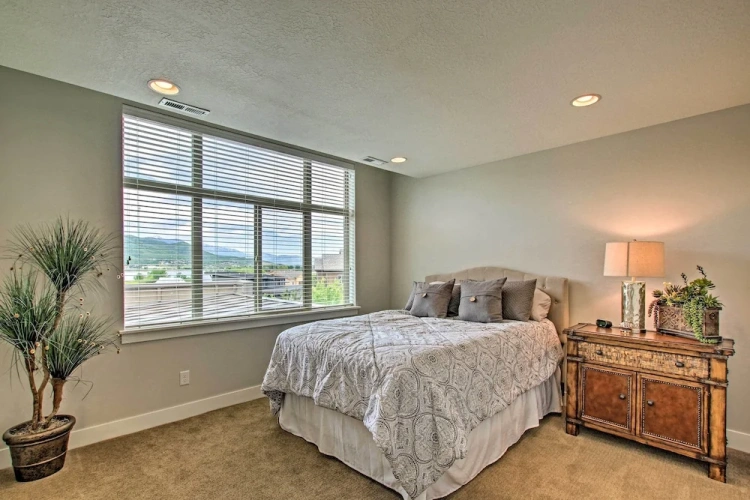 4 Bedrooms Apartment