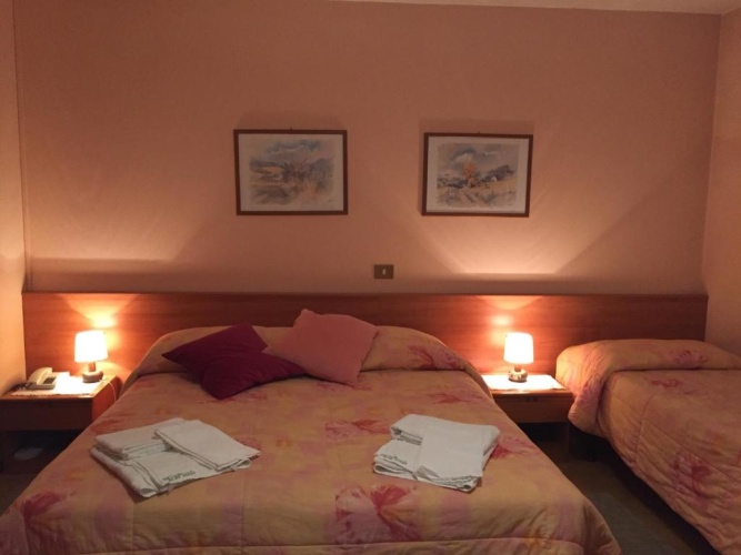 Standard Triple room