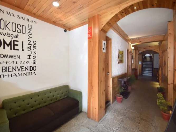 OYO 1430 Hotel Whispering Inn