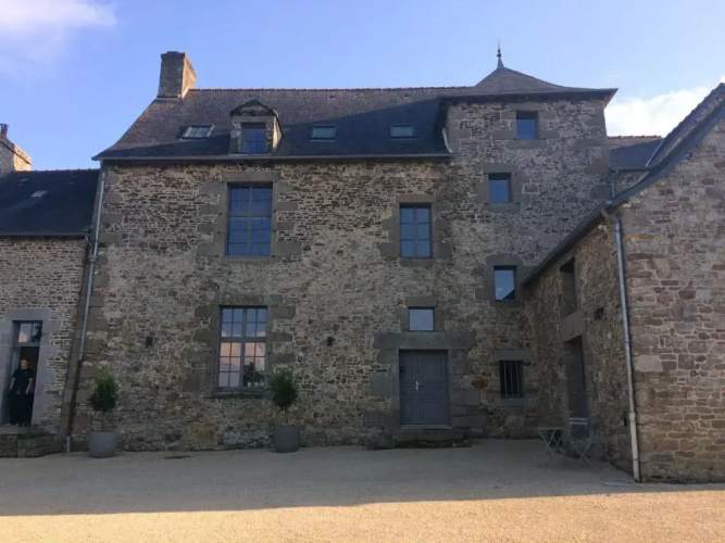 Chambre indépendante au Manoir de la Célinais côté jardin