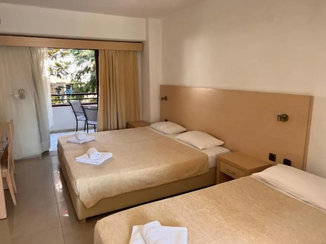 Standard Triple room with balcony