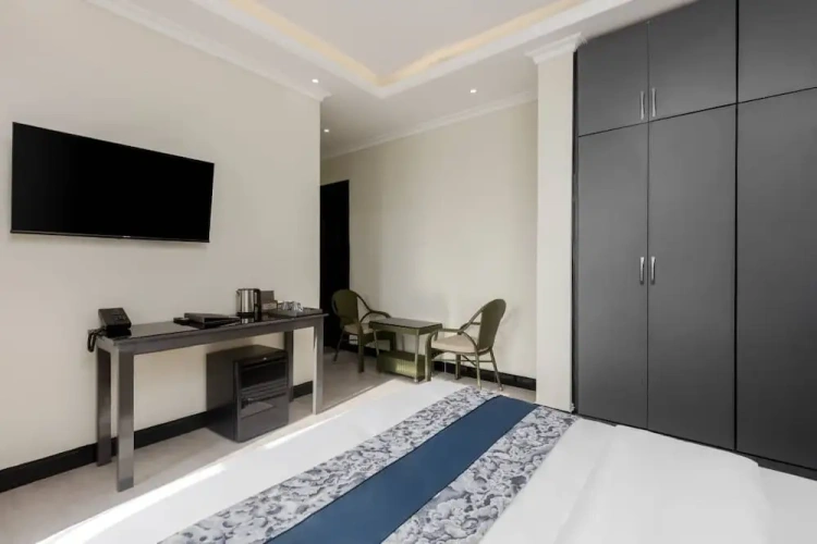 Comfort Single room with balcony and with city view