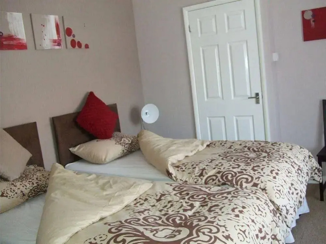 The Roebuck - Travel accommodation