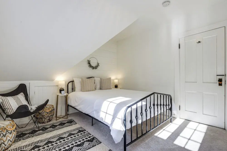 Charming Jaffrey Cottage w/ Deck & Grill!