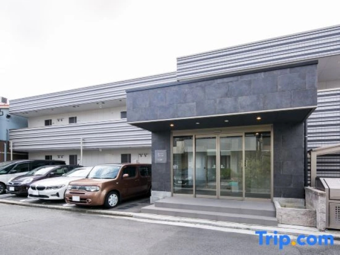 Trive Meieki Nishi 105