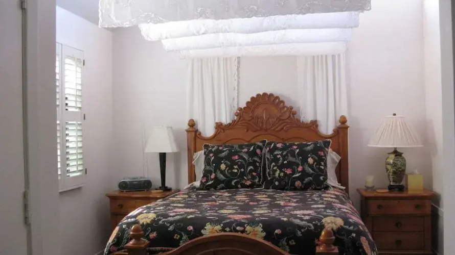 Belle de Jour Inn