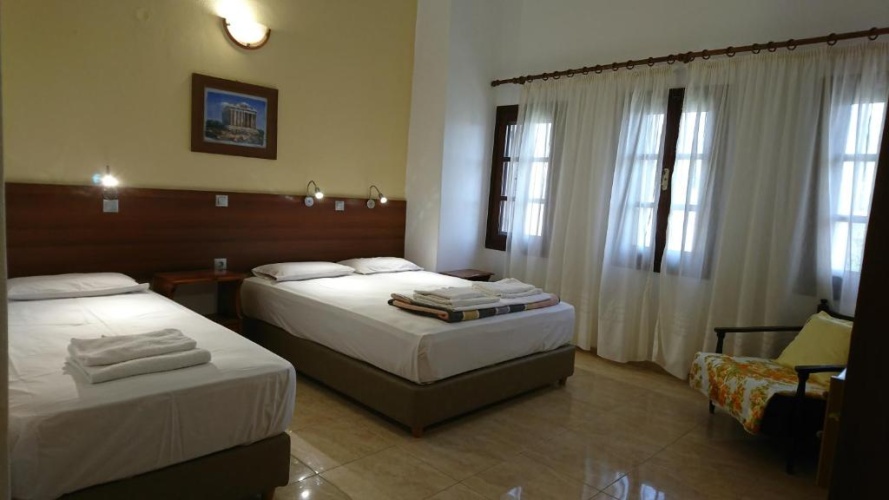 Standard Triple room