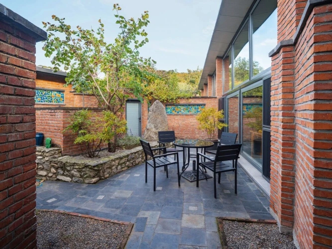 Standard Twin room with courtyard view