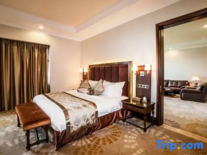 Deluxe Suite with garden view