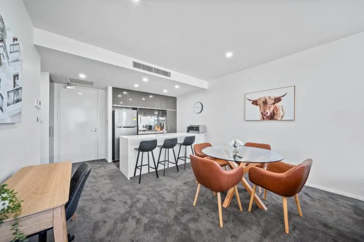 Stylish 1-bed Retreat Steps From Foreshore