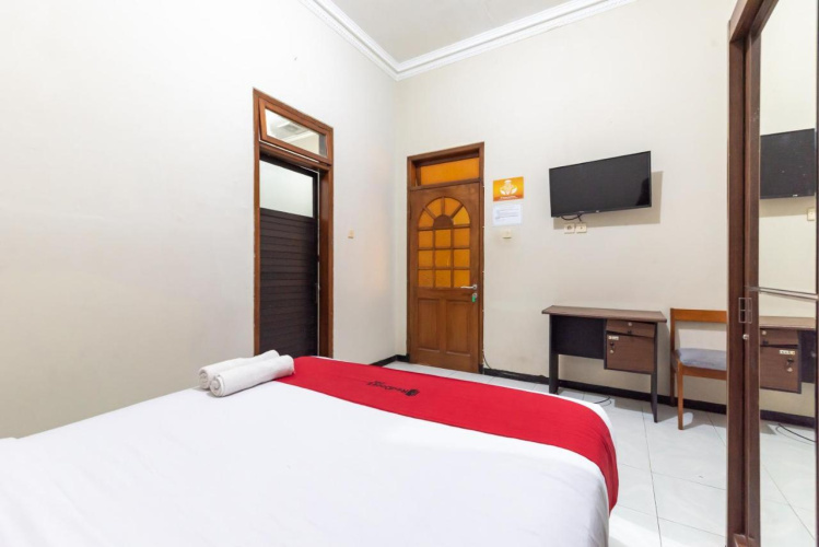 RedDoorz @ Soekarno Hatta