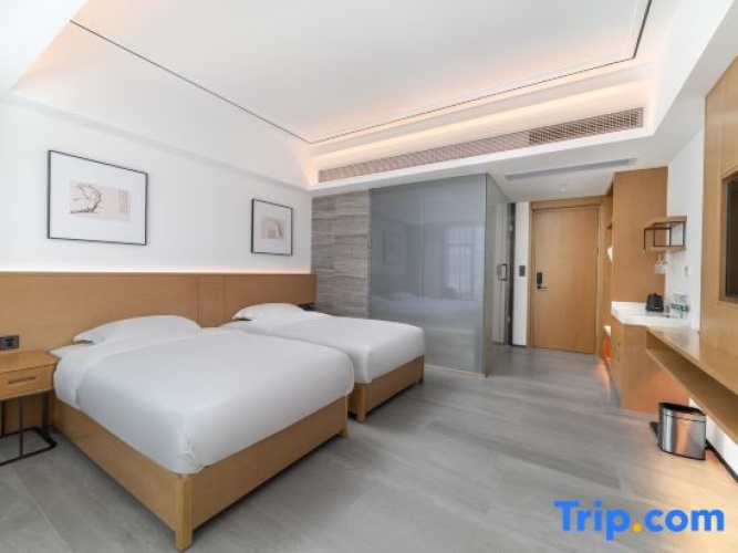 Deluxe Family Suite with sea view