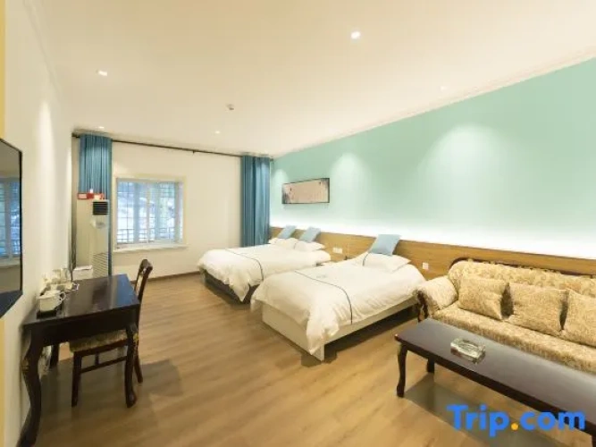 Deluxe Triple Family room
