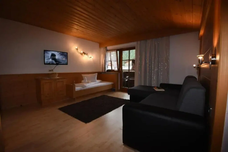 Apartment with garden view