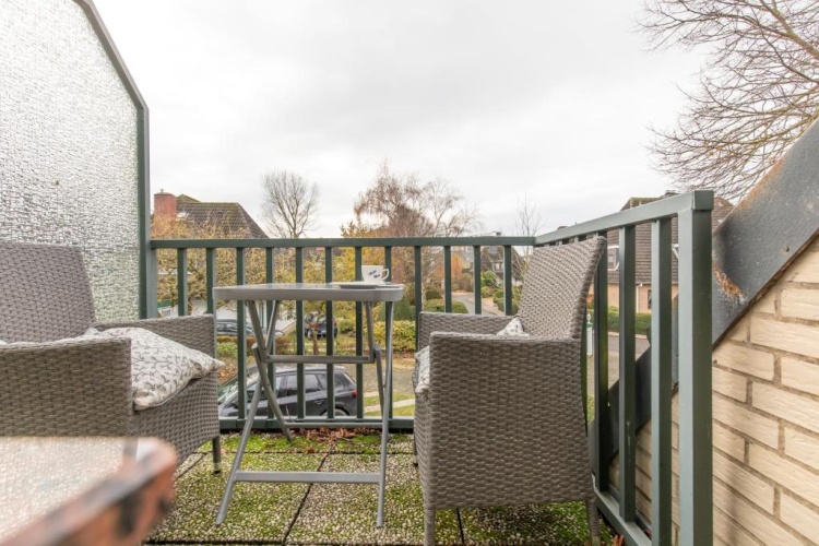Apartment with balcony