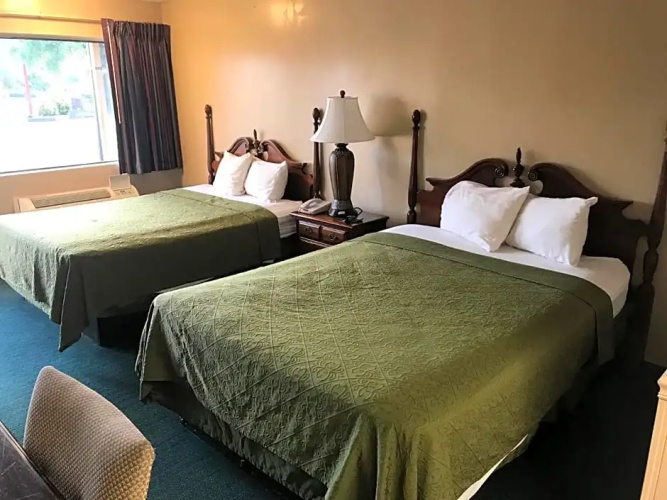 Travelers Inn
