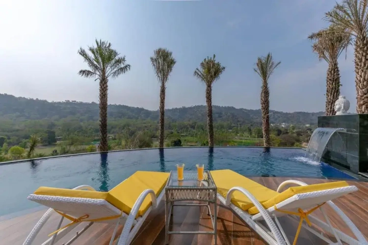 2 Bedrooms Villa