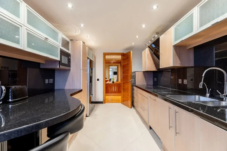 Mayfair Deluxe Apartment